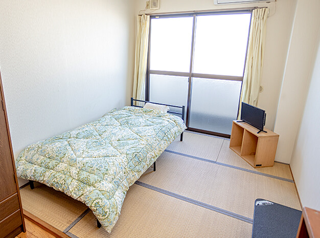 個室（ＴＶ、エアコン付き）