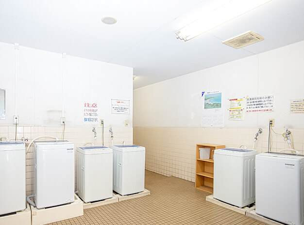 洗濯場（利用無料 乾燥機の利用は有料）